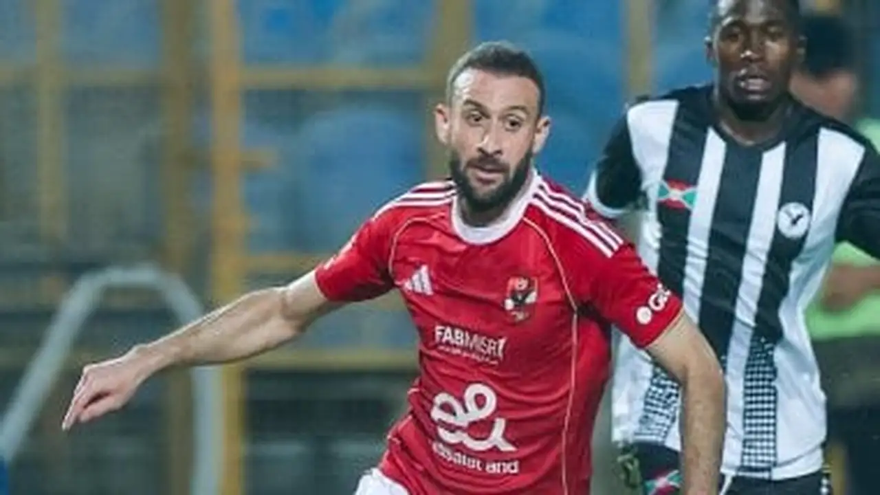 صفقة محتملة.. عمر كمال يدرس مغادرة الأهلي نحو سيراميكا كليوب